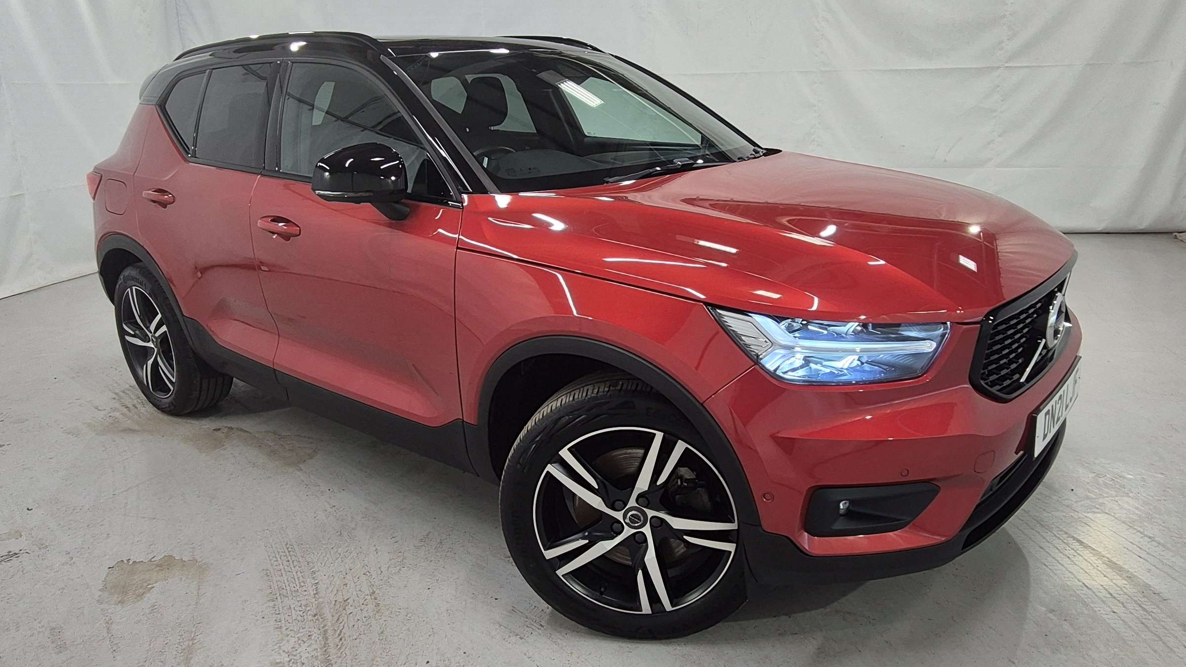 Main listing image - Volvo XC40 Recharge