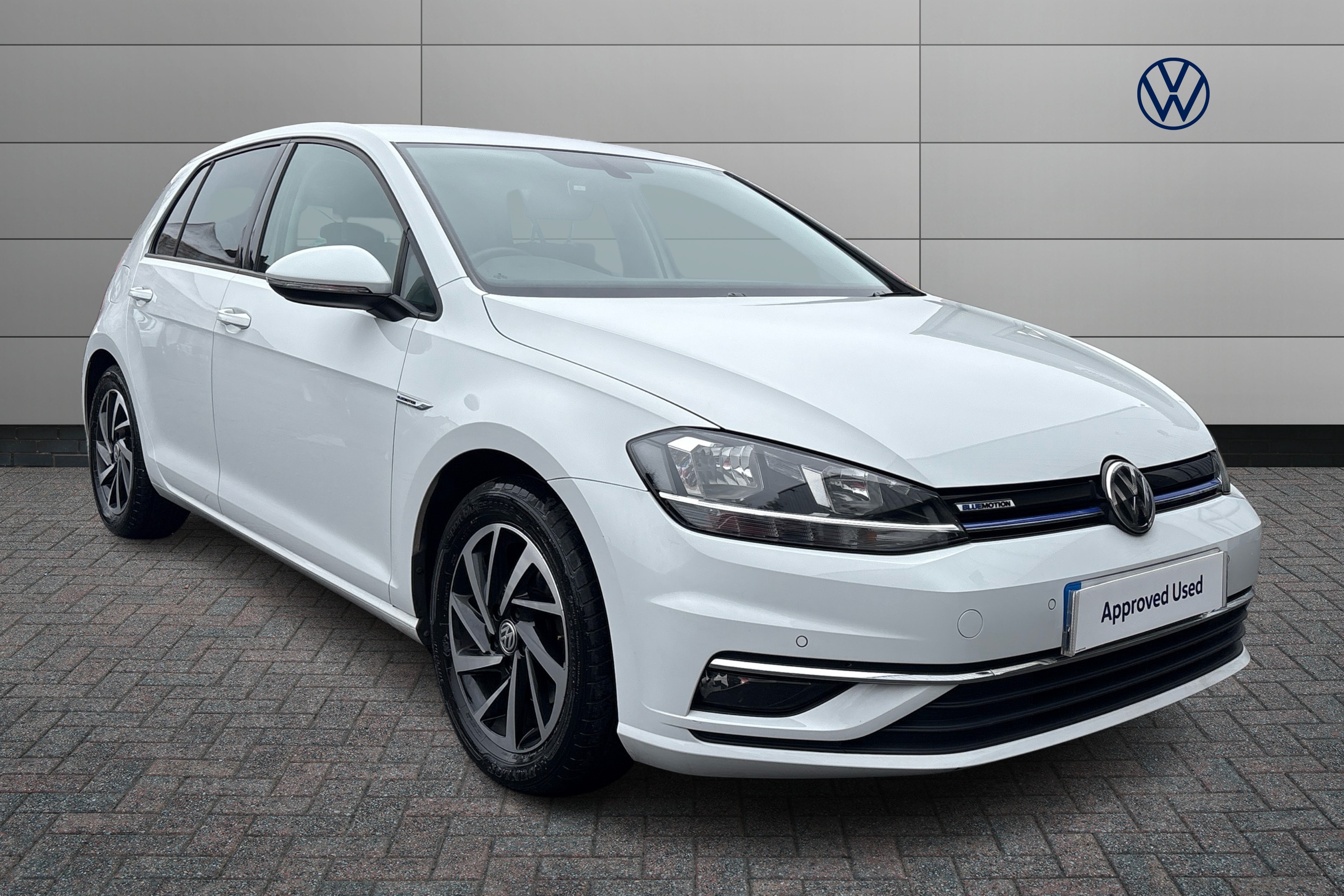 Main listing image - Volkswagen Golf