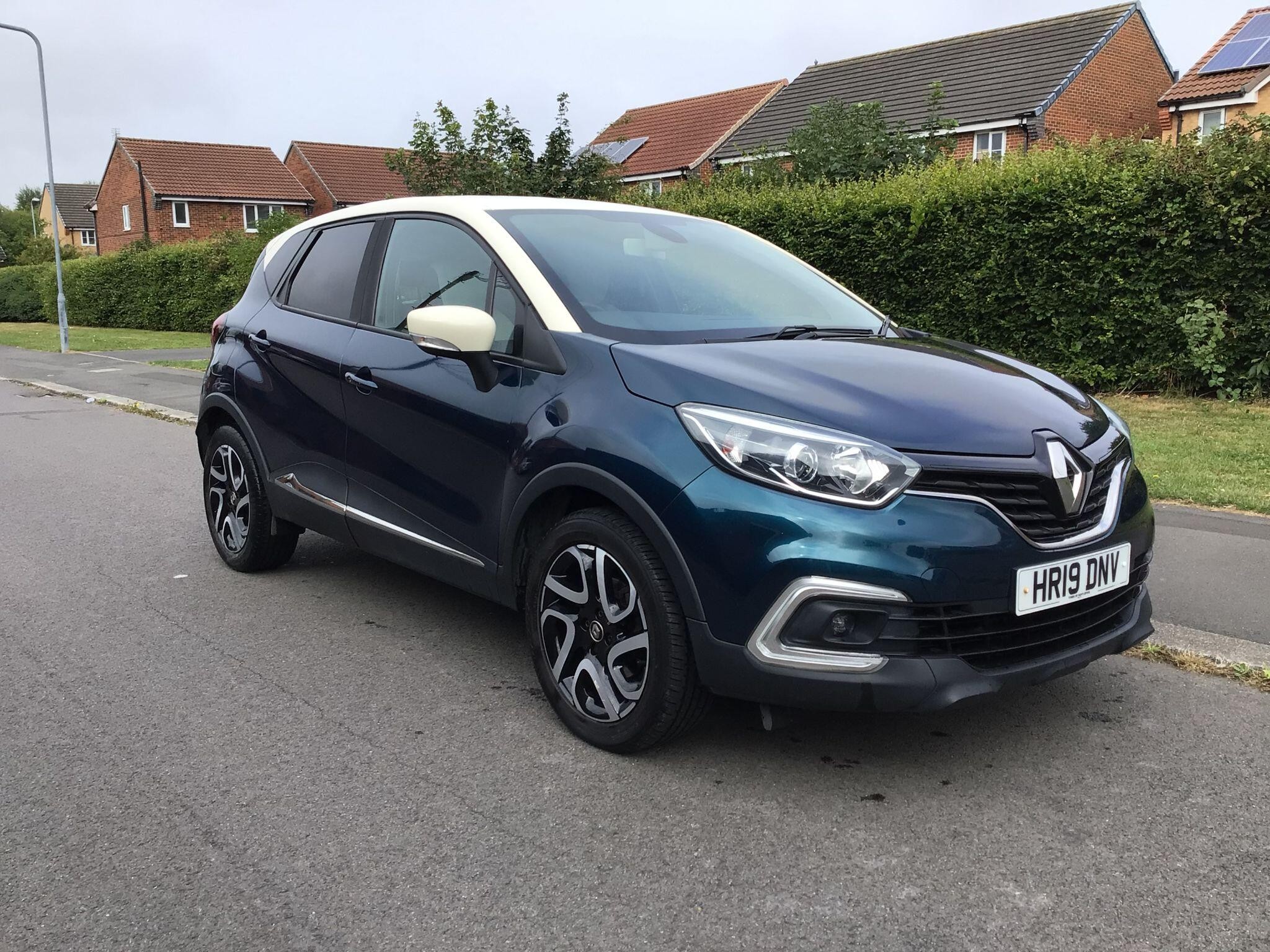 Main listing image - Renault Captur
