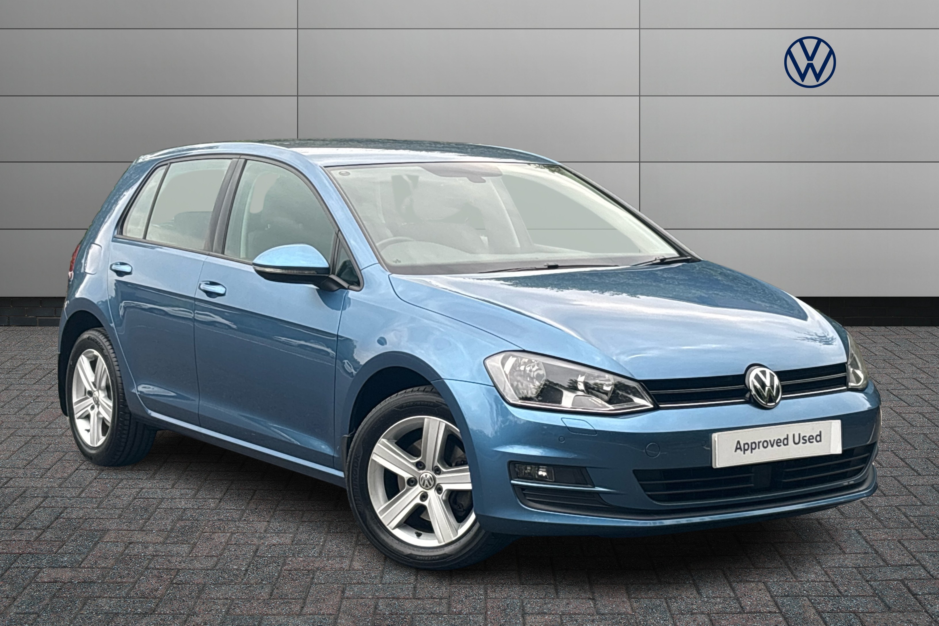 Main listing image - Volkswagen Golf
