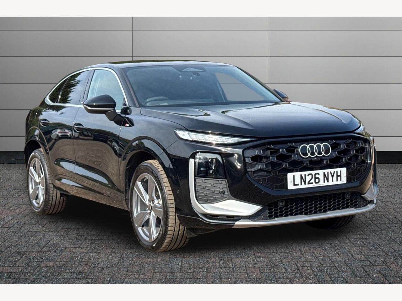 Main listing image - Audi Q3