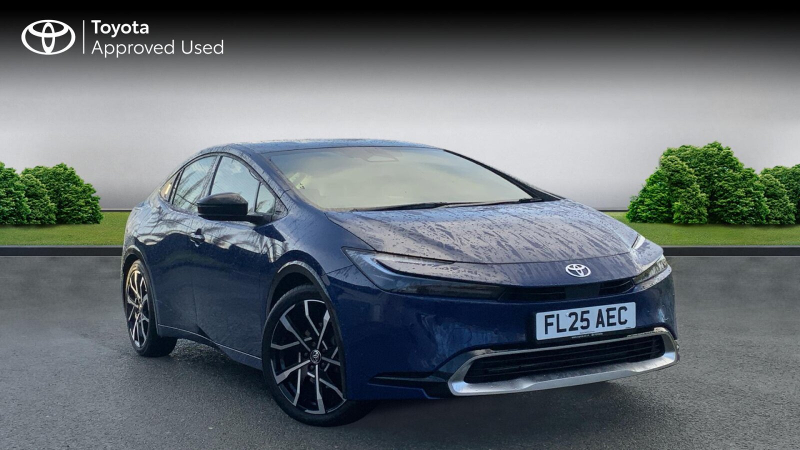 Main listing image - Toyota Prius Plug-In