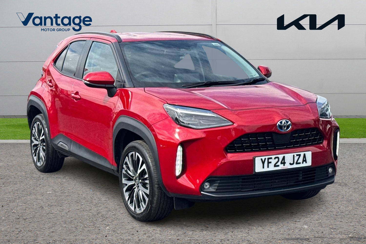 Main listing image - Toyota Yaris Cross