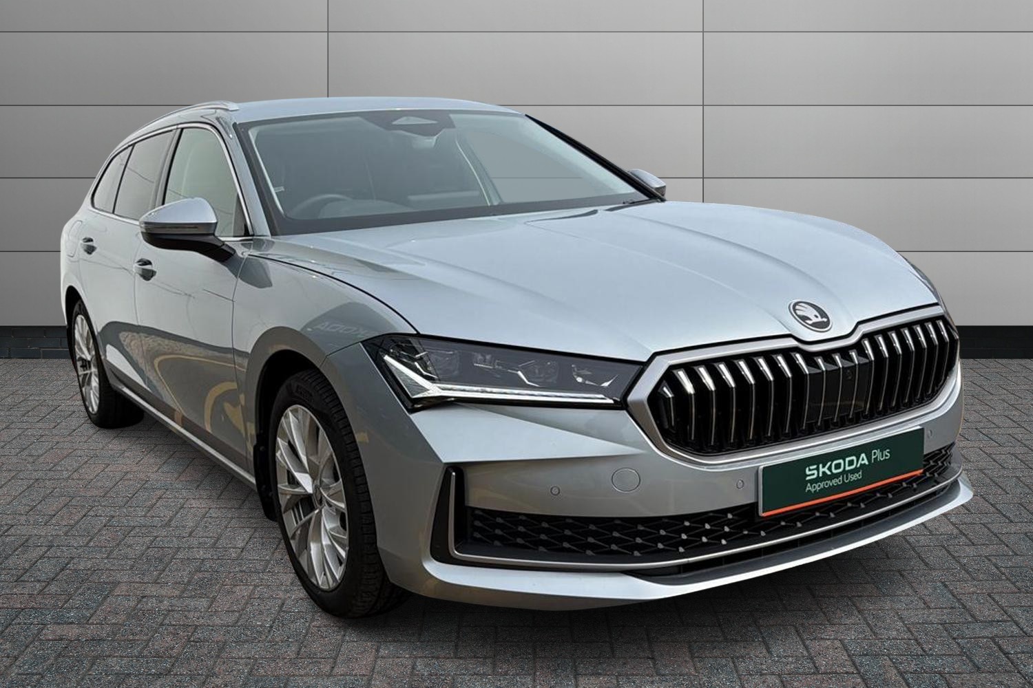 Main listing image - Skoda Superb Estate