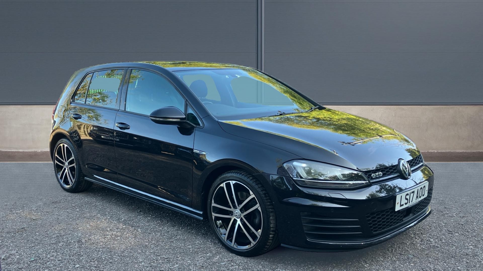 Main listing image - Volkswagen Golf