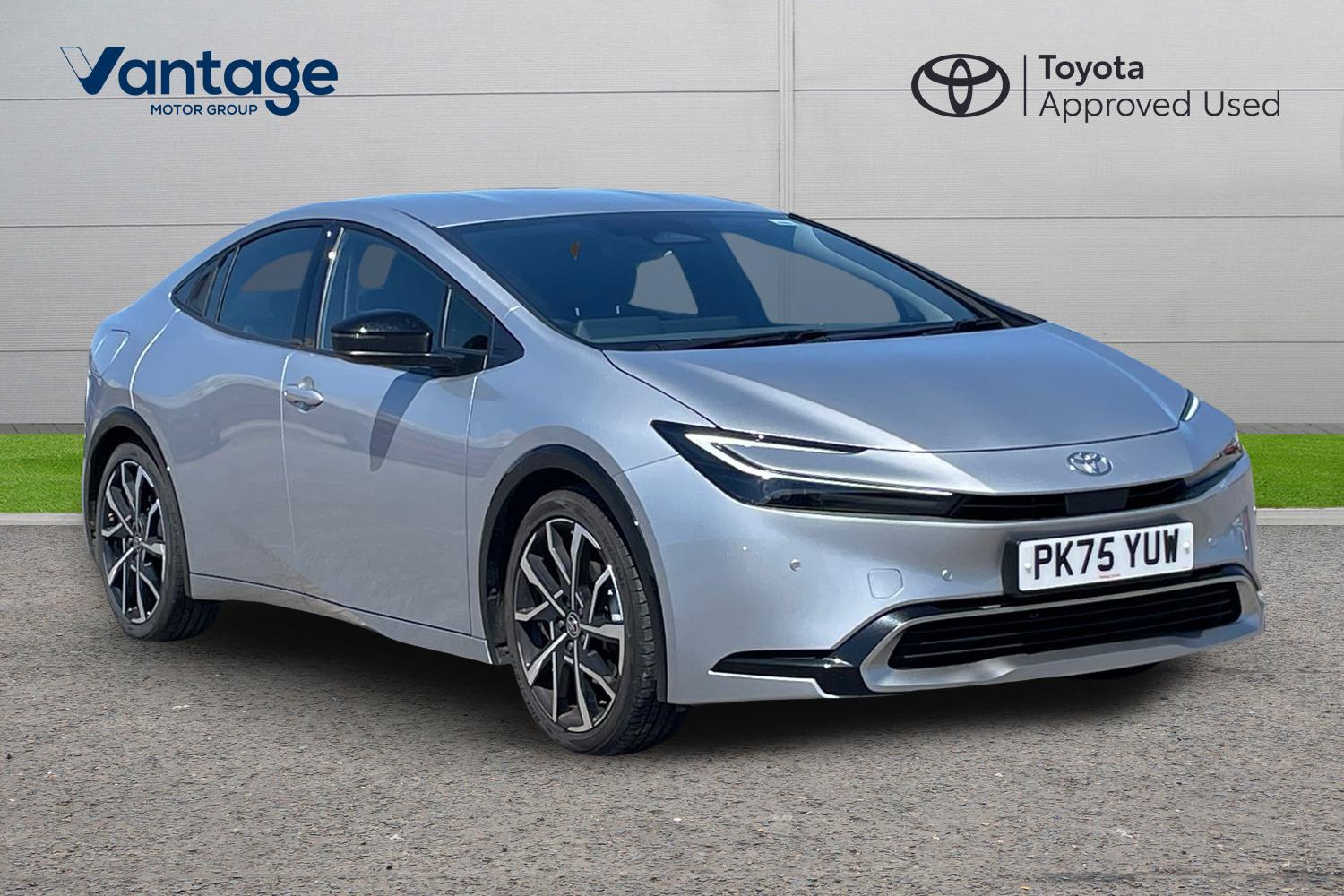 Main listing image - Toyota Prius Plug-In