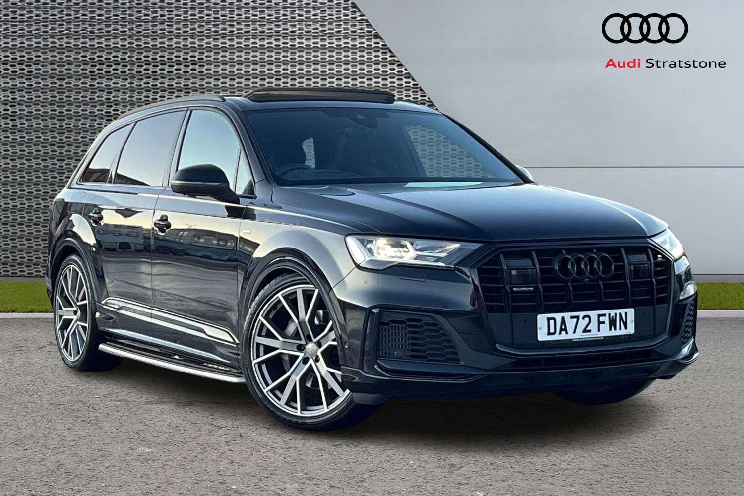 Main listing image - Audi Q7