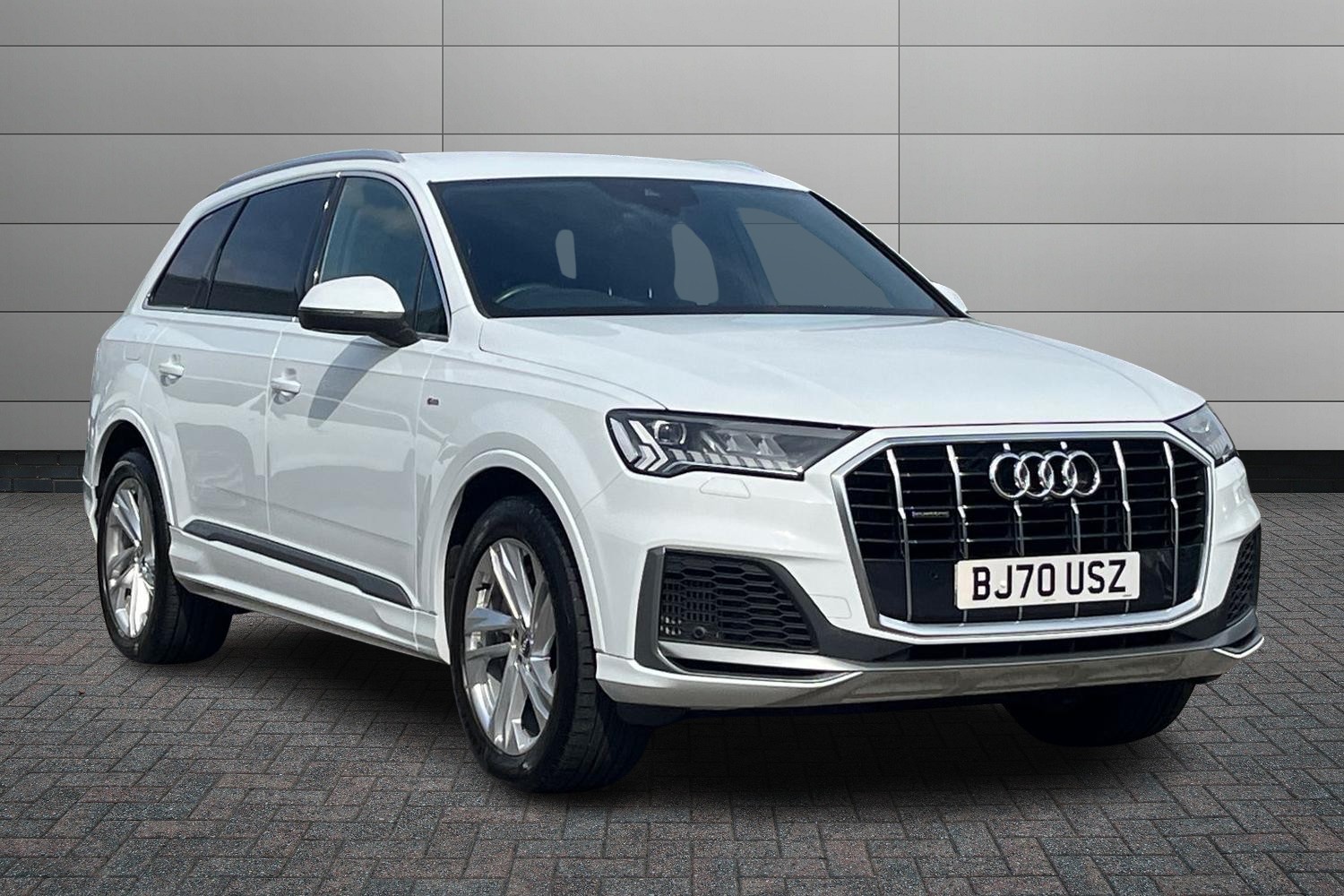 Main listing image - Audi Q7