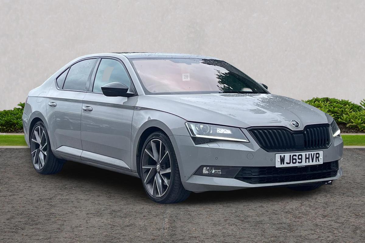 Main listing image - Skoda Superb