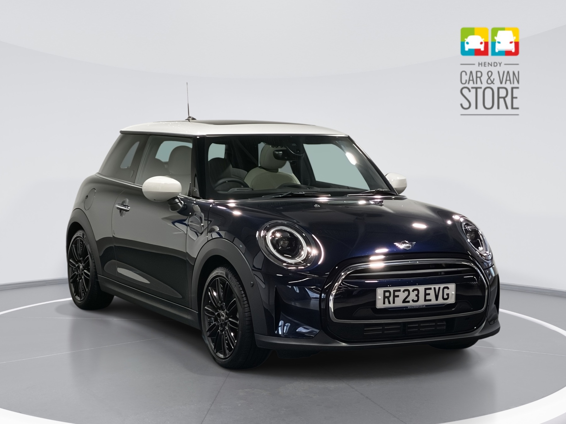 Main listing image - MINI Hatchback