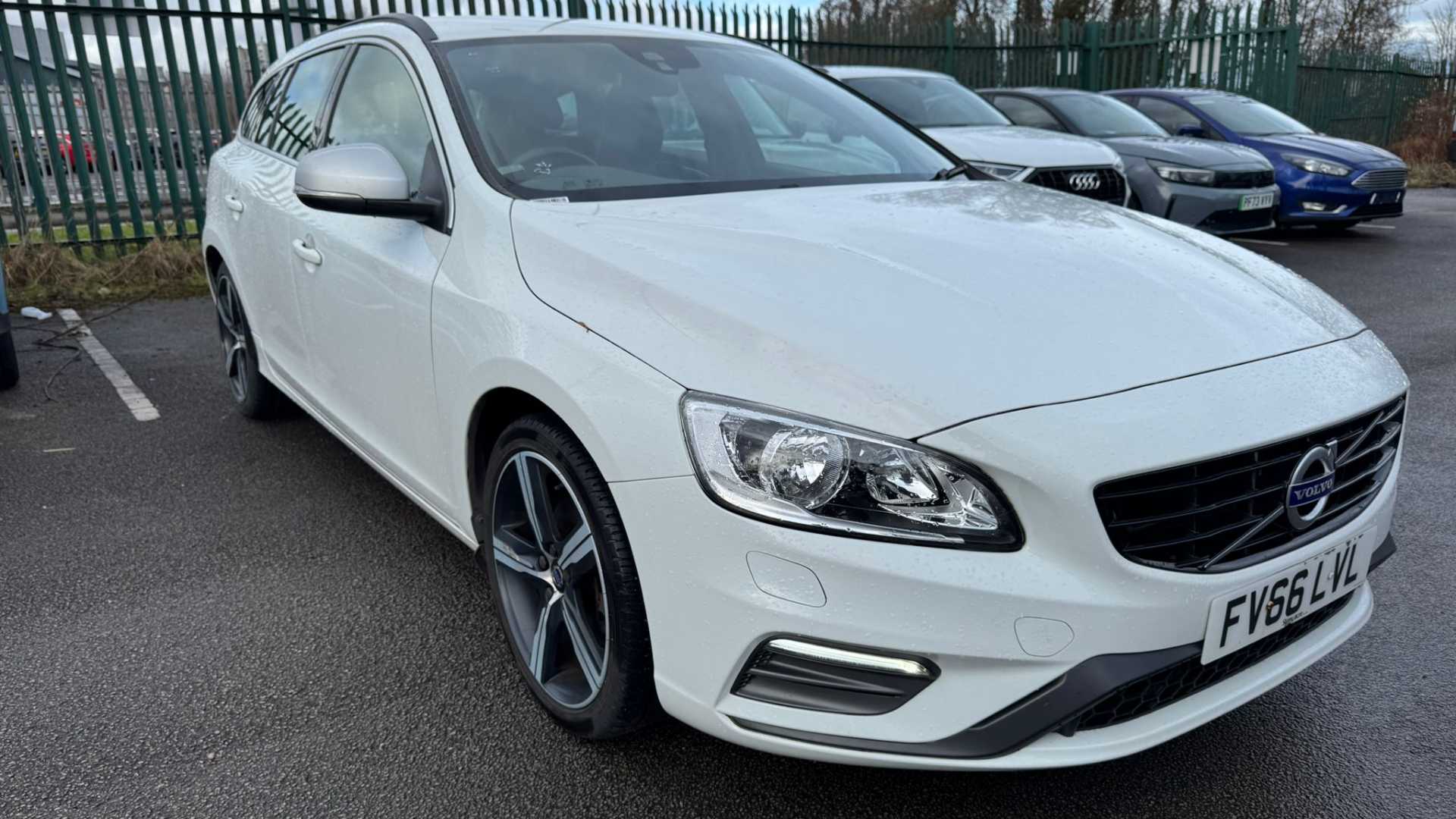 Main listing image - Volvo V60