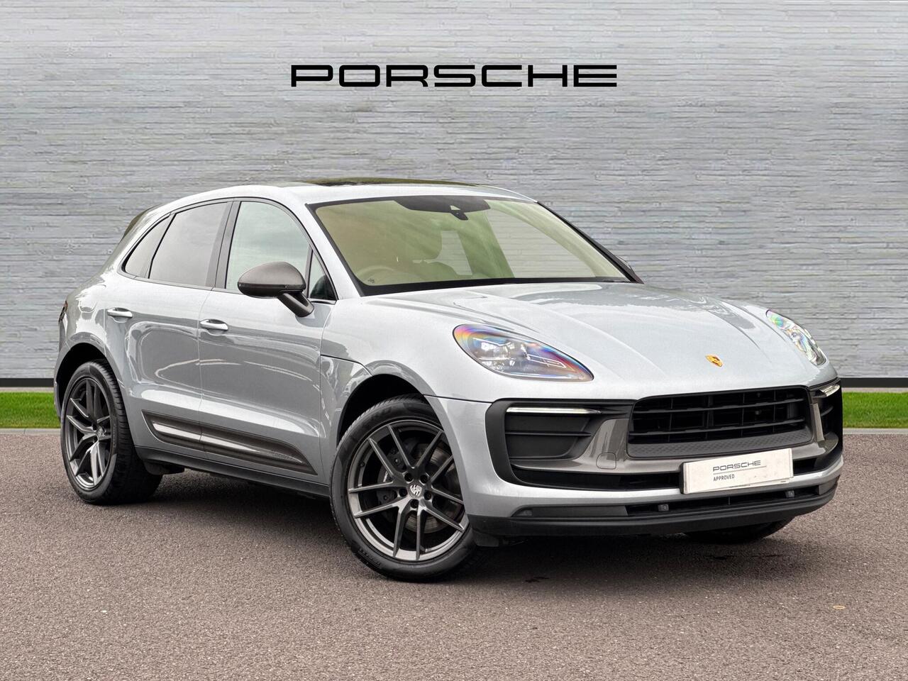 Main listing image - Porsche Macan