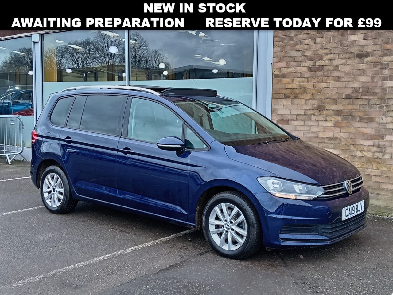 Main listing image - Volkswagen Touran