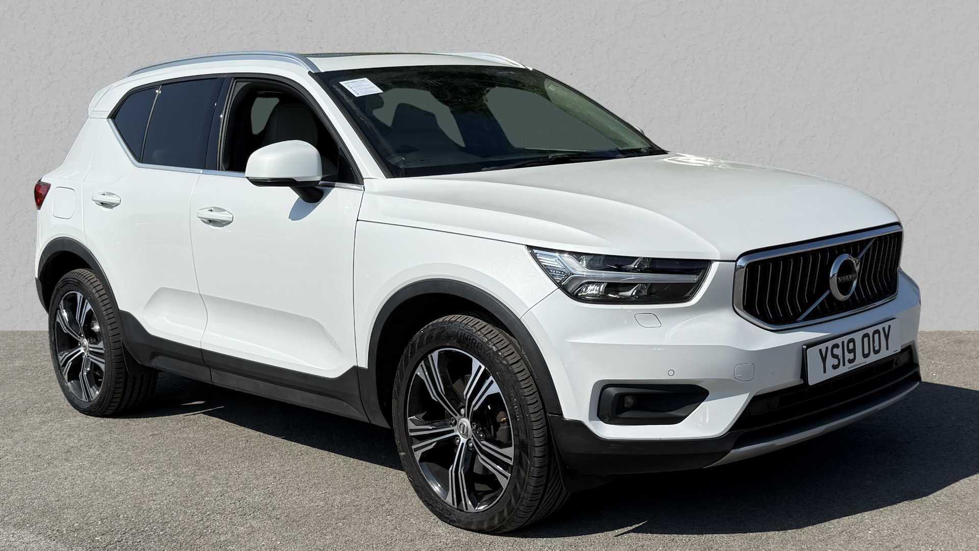 Main listing image - Volvo XC40