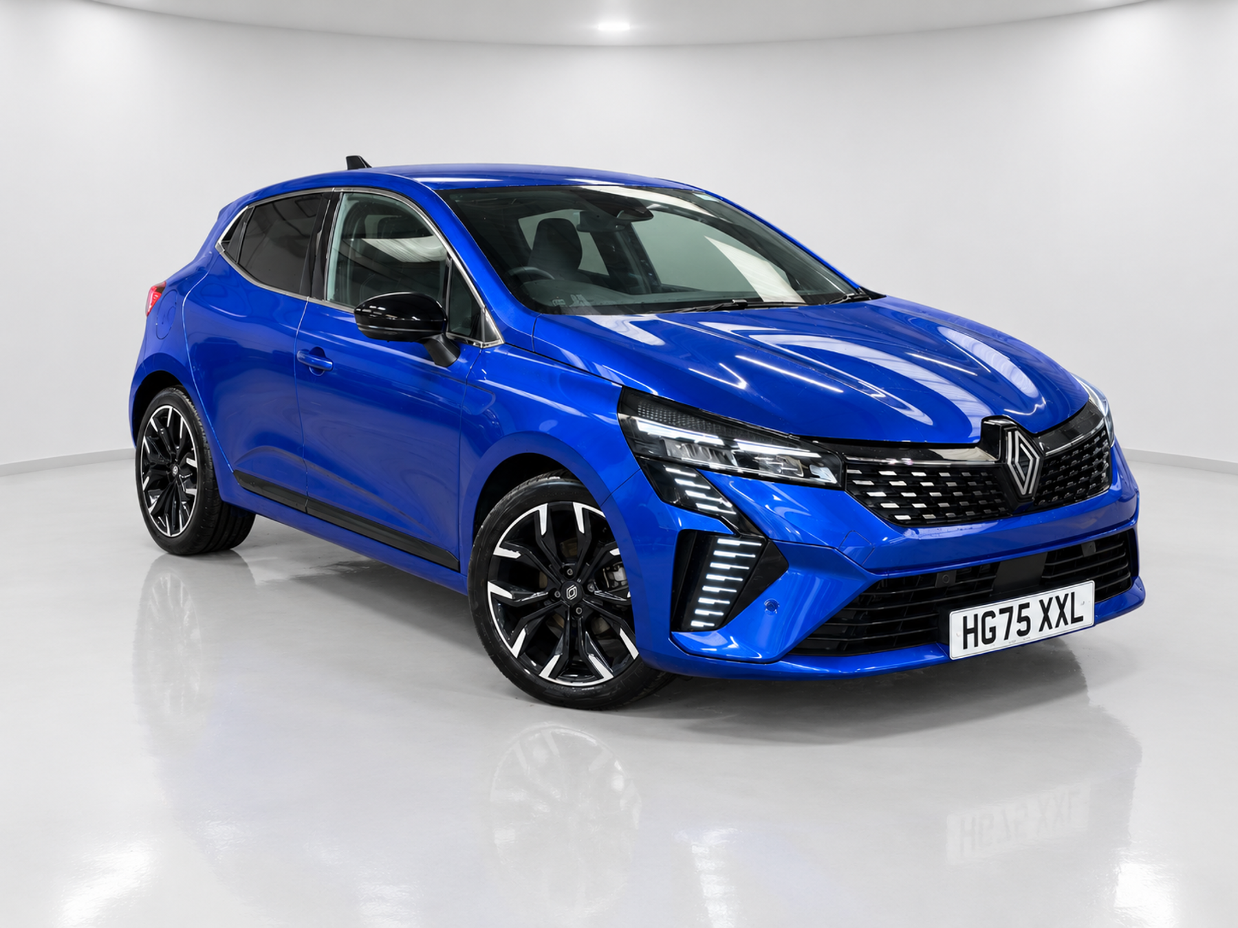 Main listing image - Renault Clio