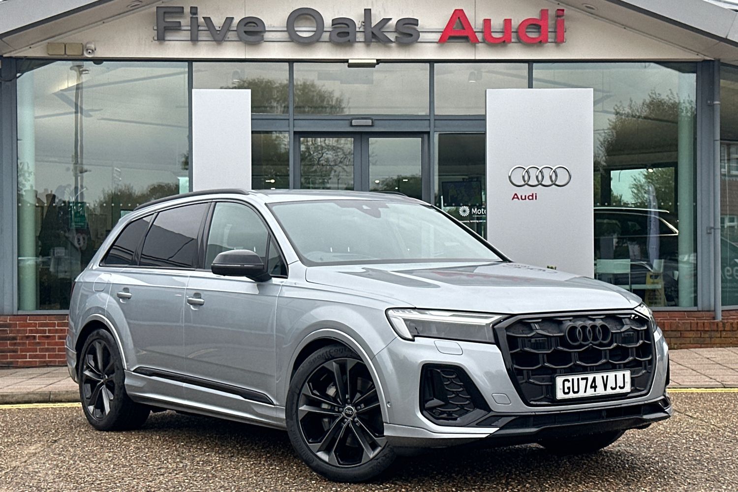 Main listing image - Audi Q7