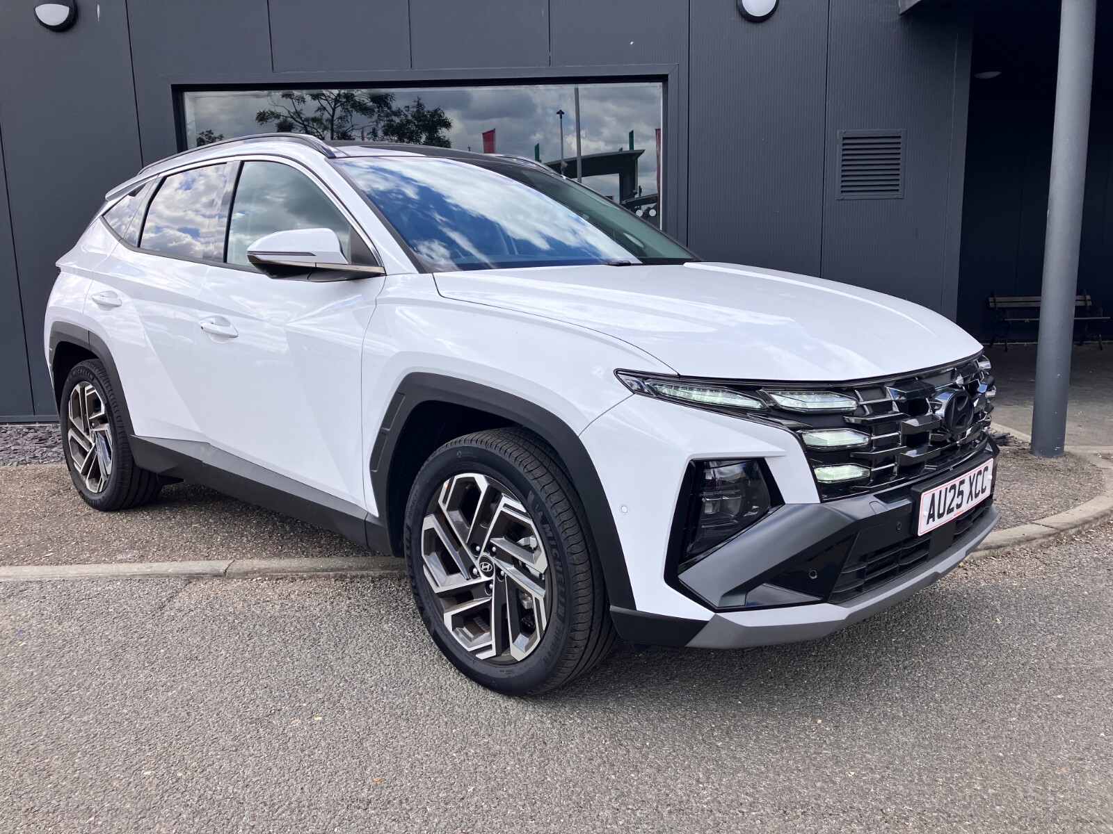 Main listing image - Hyundai Tucson