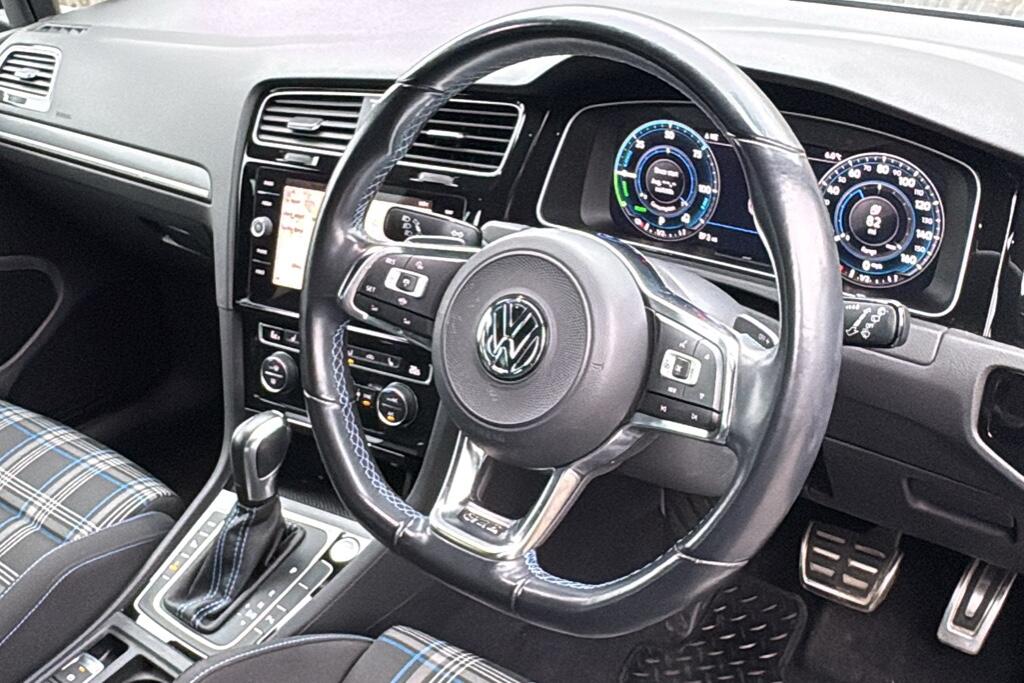 Main listing image - Volkswagen Golf GTE