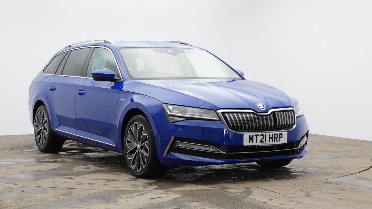 Main listing image - Skoda Superb Estate