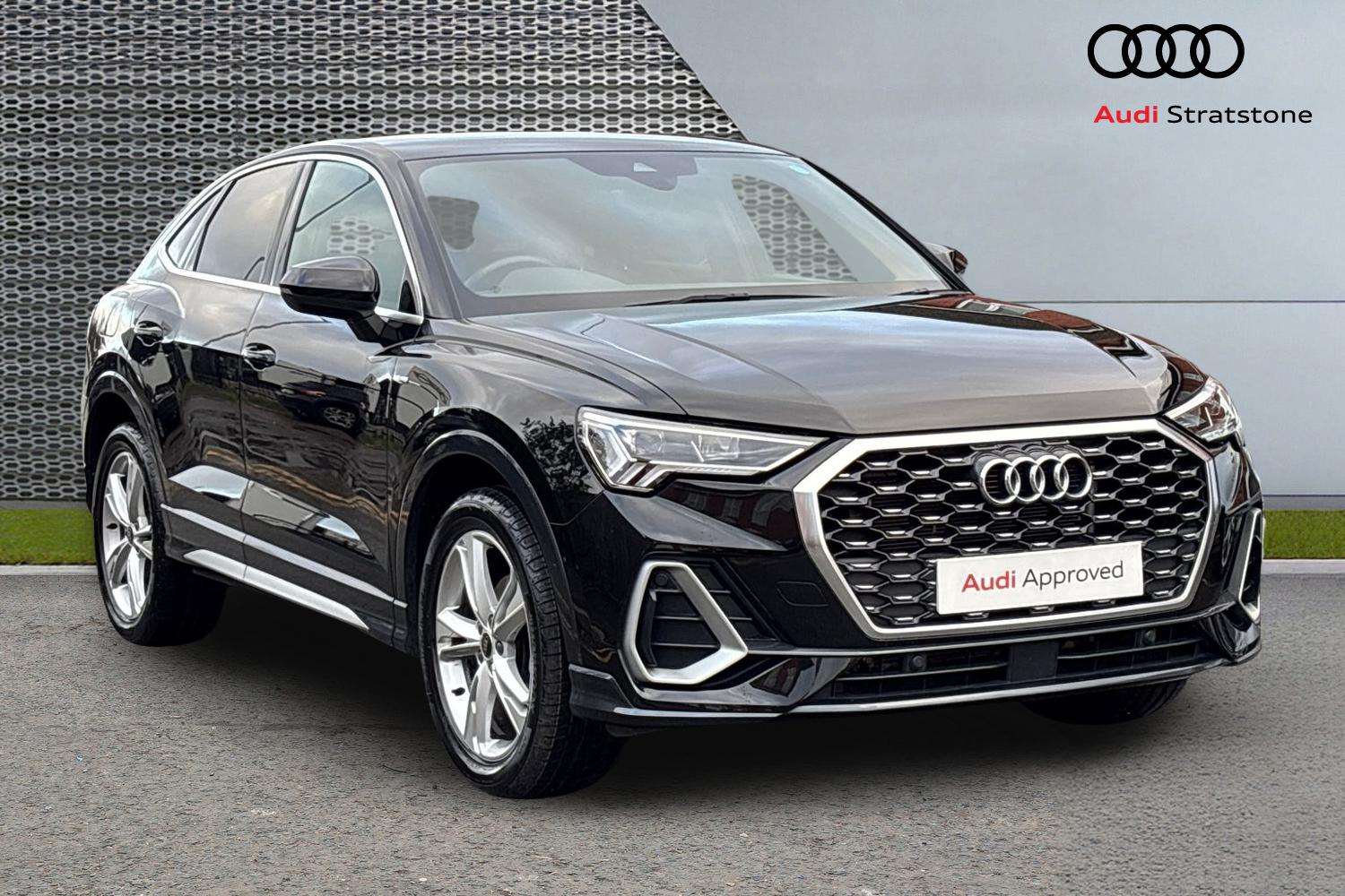 Main listing image - Audi Q3