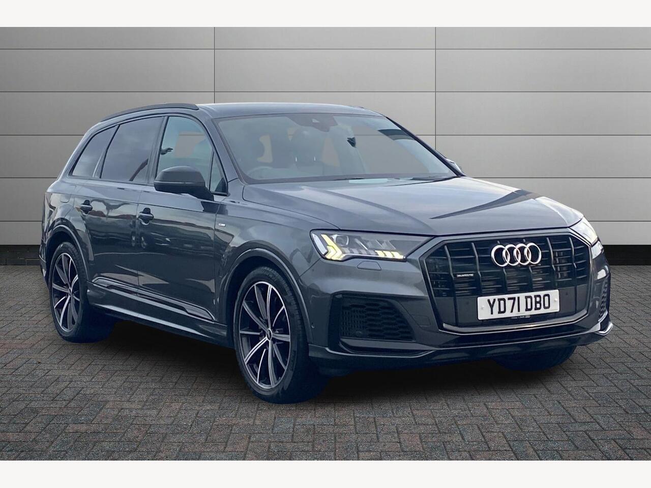 Main listing image - Audi Q7