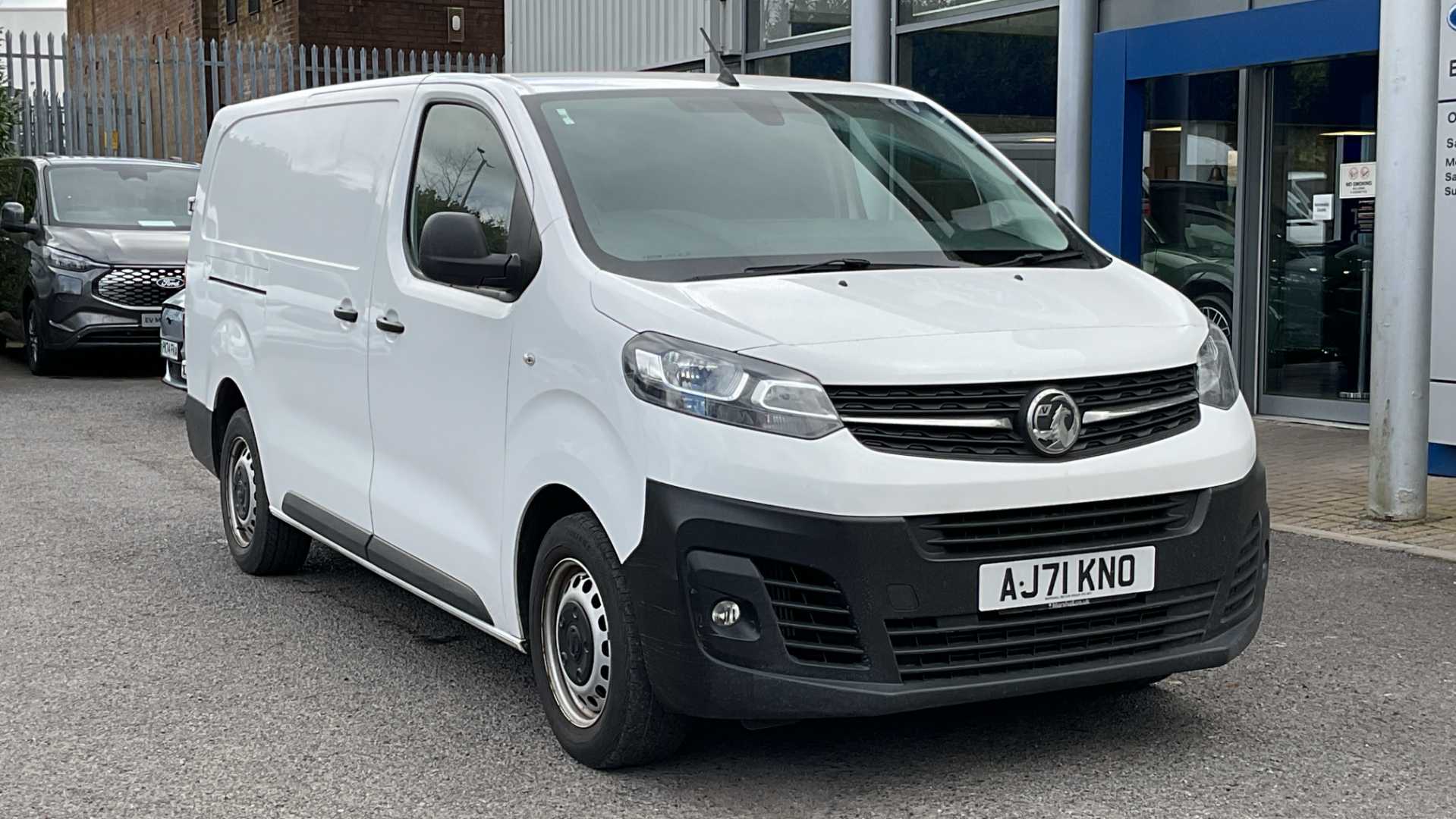 Main listing image - Vauxhall Vivaro