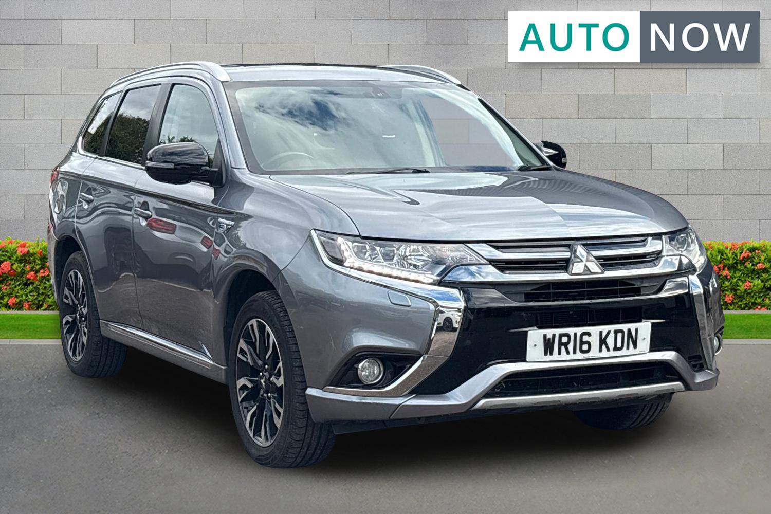 Main listing image - Mitsubishi Outlander