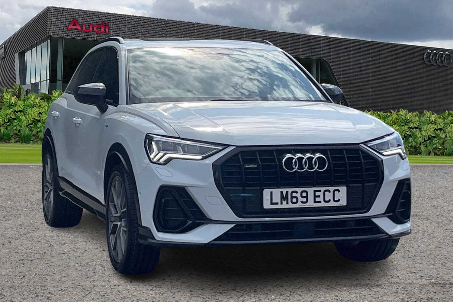 Main listing image - Audi Q3