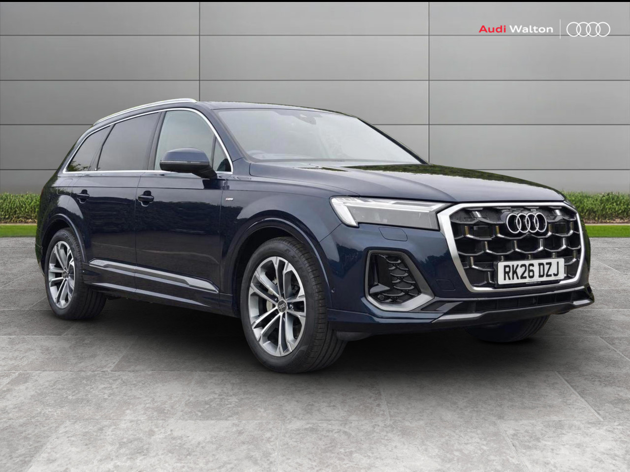 Main listing image - Audi Q7