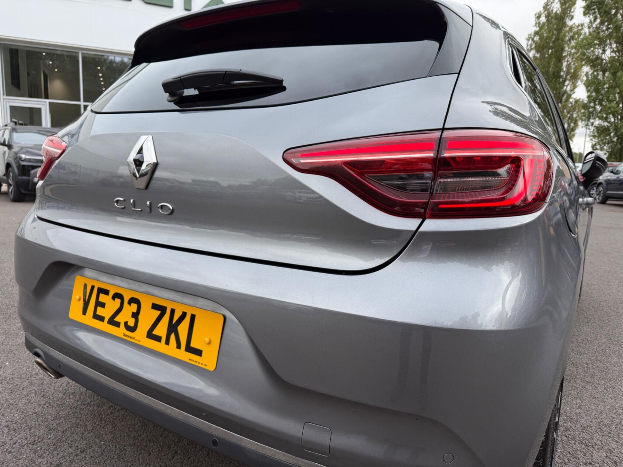 Main listing image - Renault Clio
