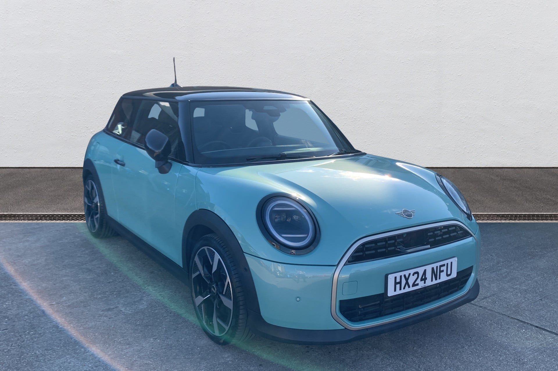 Main listing image - MINI Hatchback