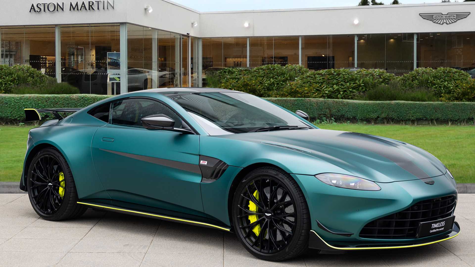 Main listing image - Aston Martin Vantage