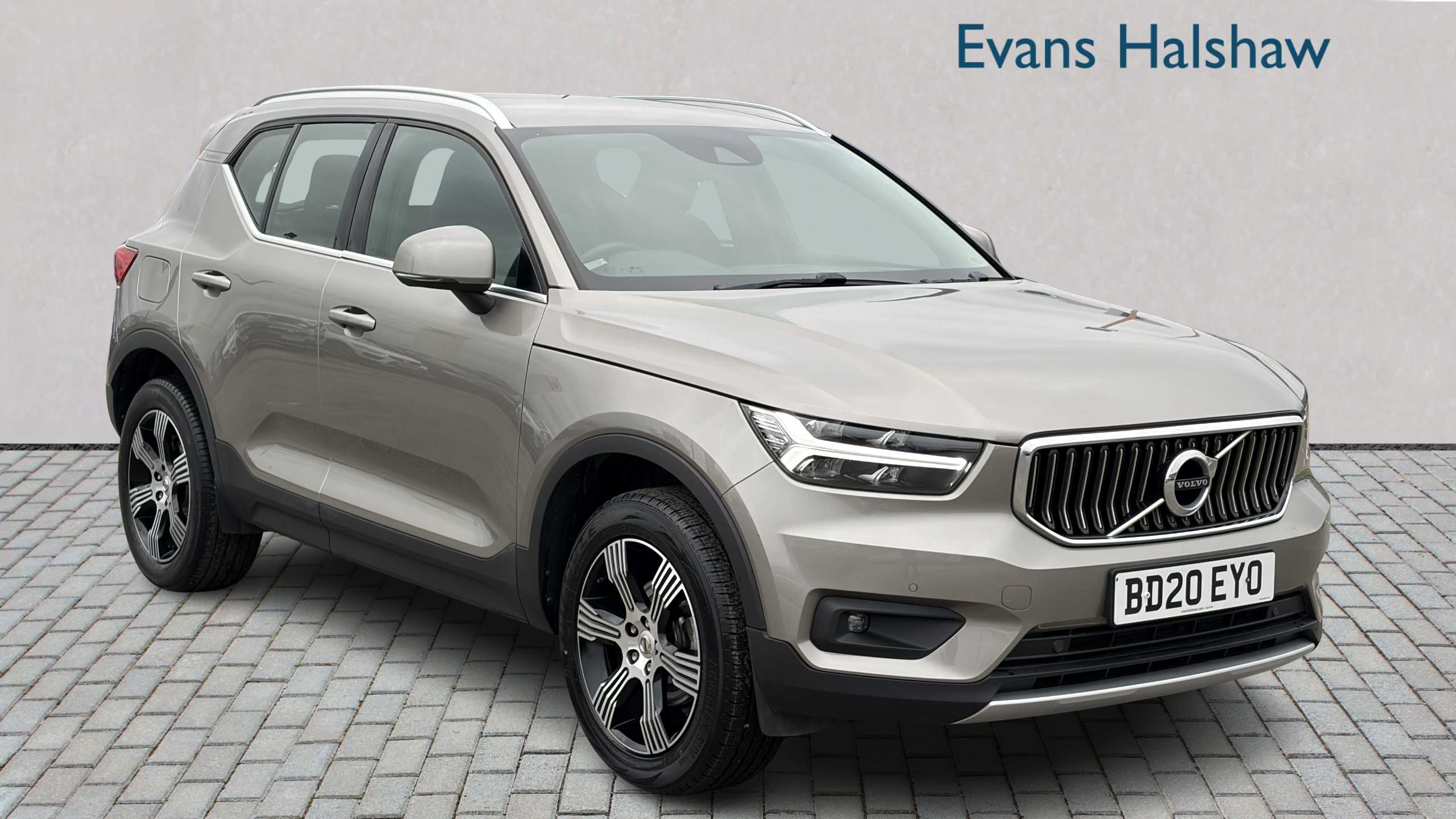Main listing image - Volvo XC40