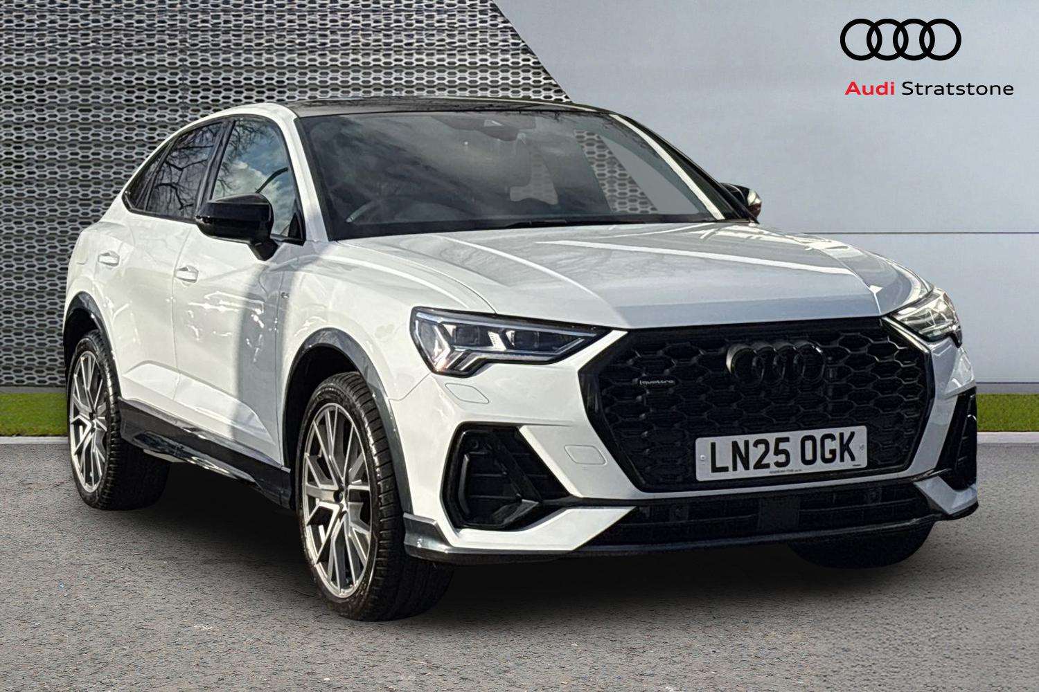 Main listing image - Audi Q3