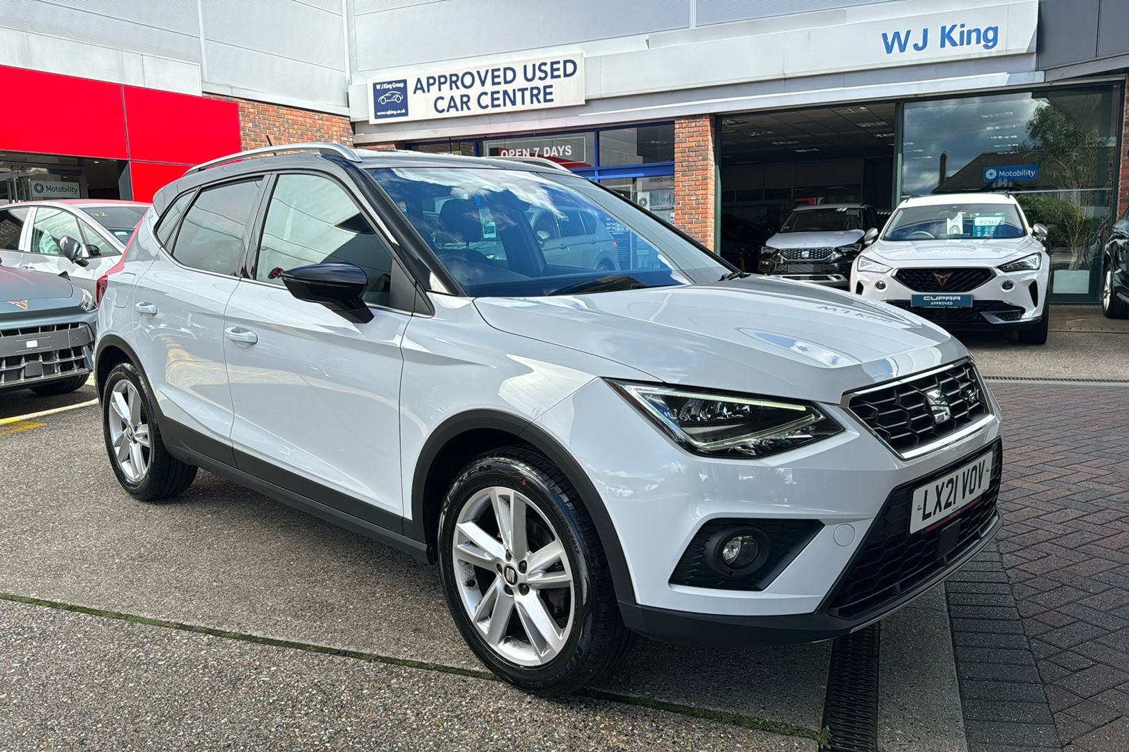 Main listing image - SEAT Arona