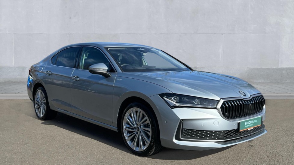 Main listing image - Skoda Superb
