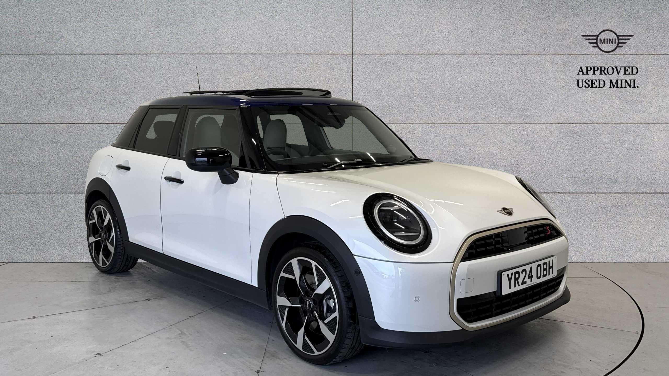 Main listing image - MINI Hatchback 5dr