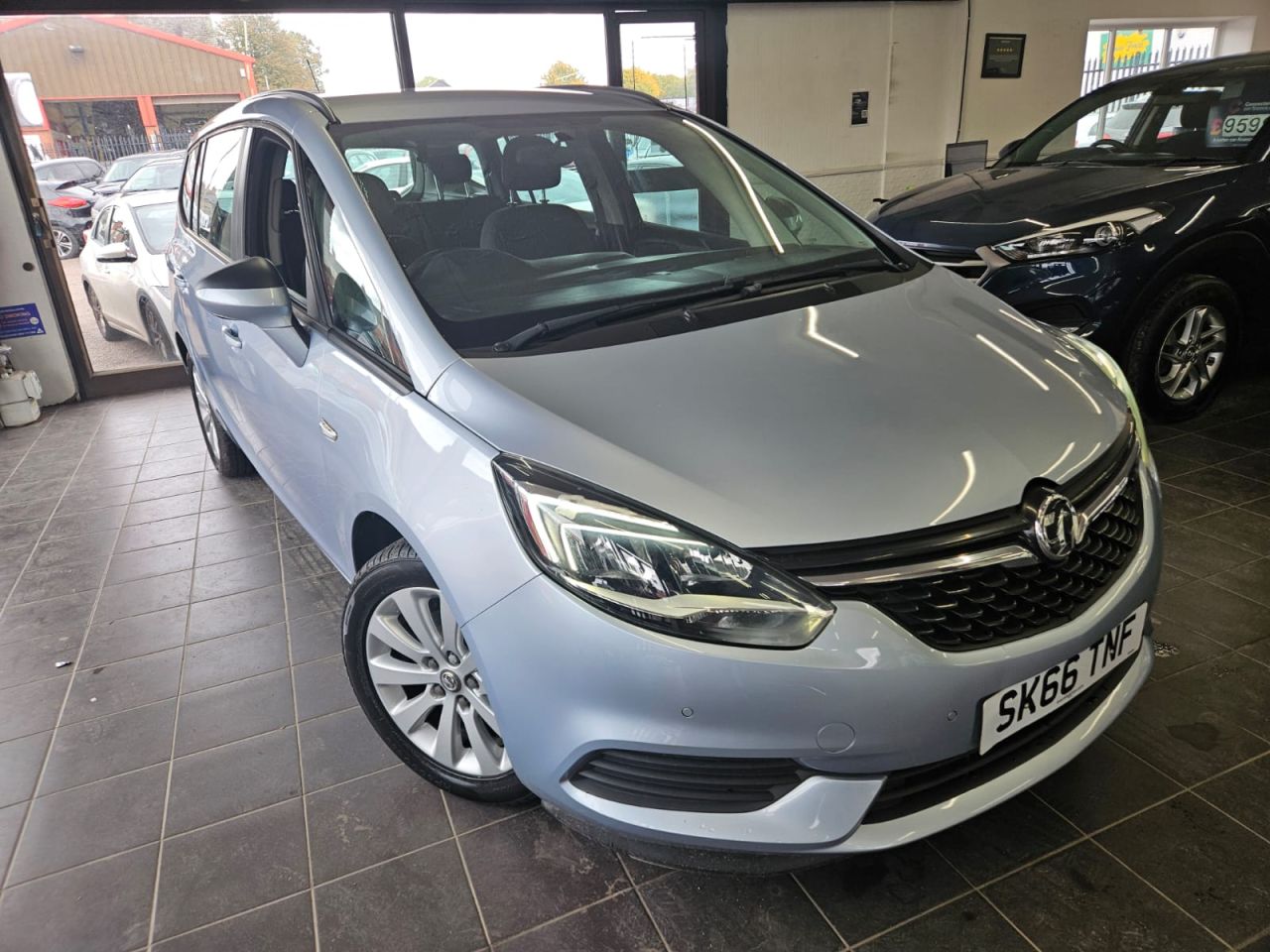 Main listing image - Vauxhall Zafira