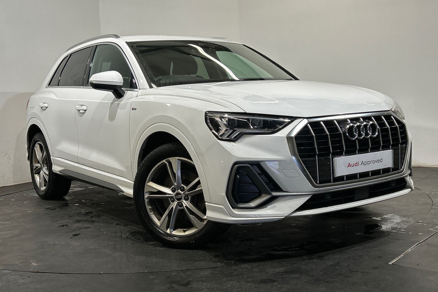 Main listing image - Audi Q3