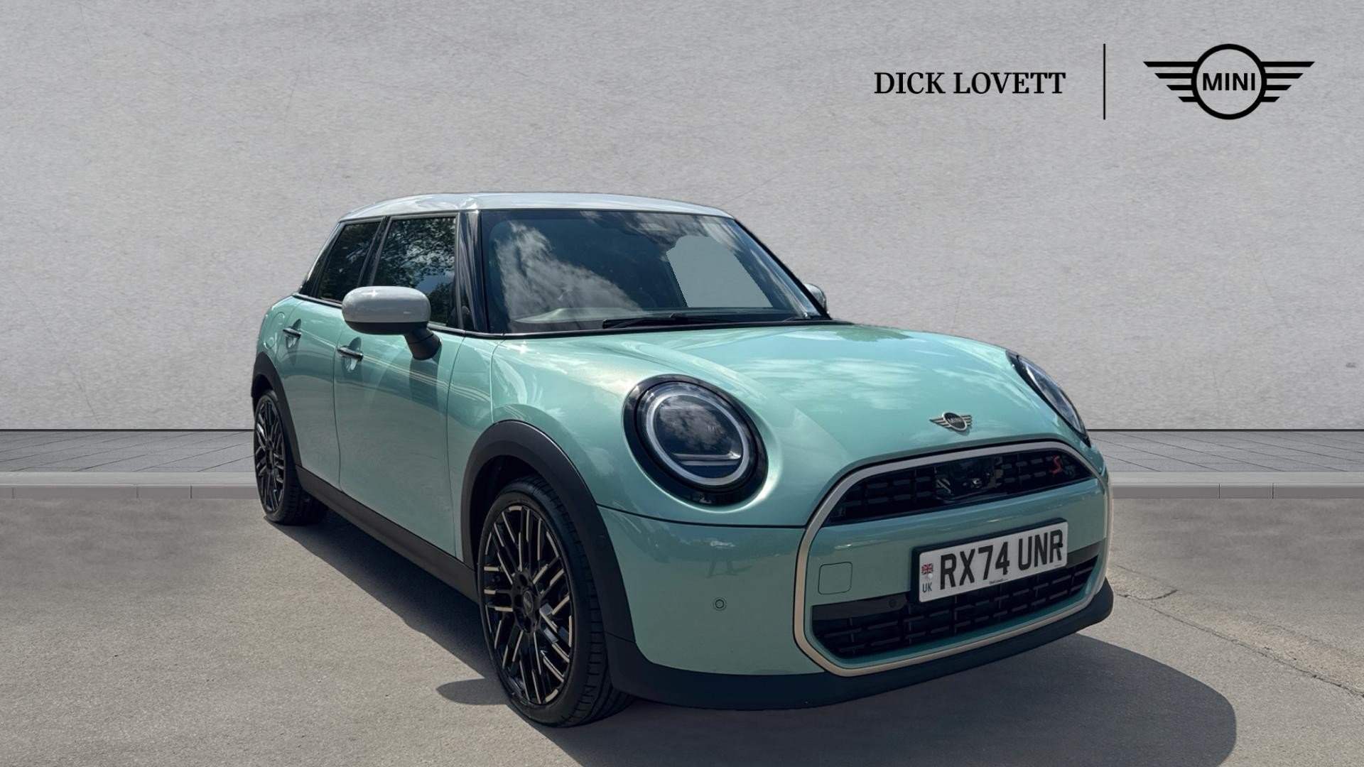 Main listing image - MINI Hatchback 5dr