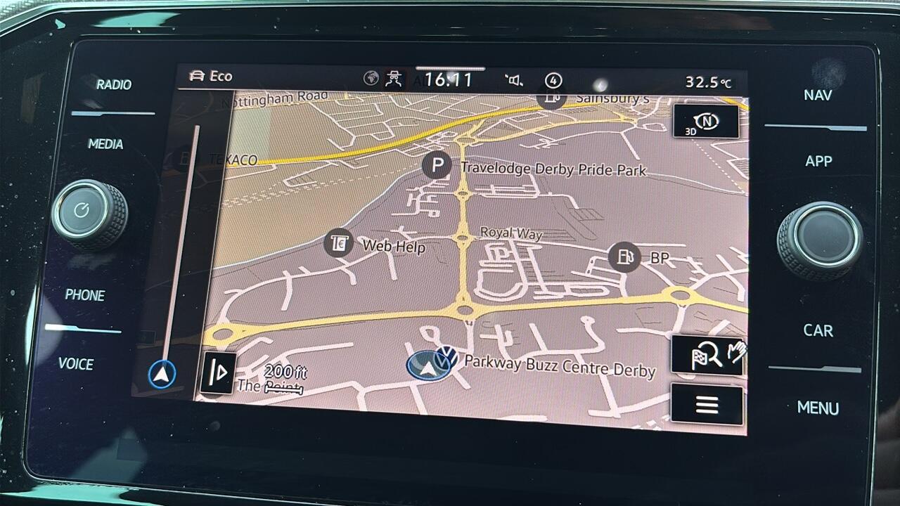 Main listing image - Volkswagen Passat