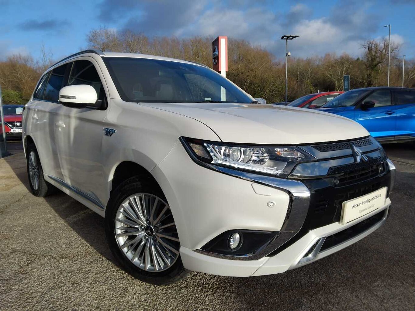 Main listing image - Mitsubishi Outlander