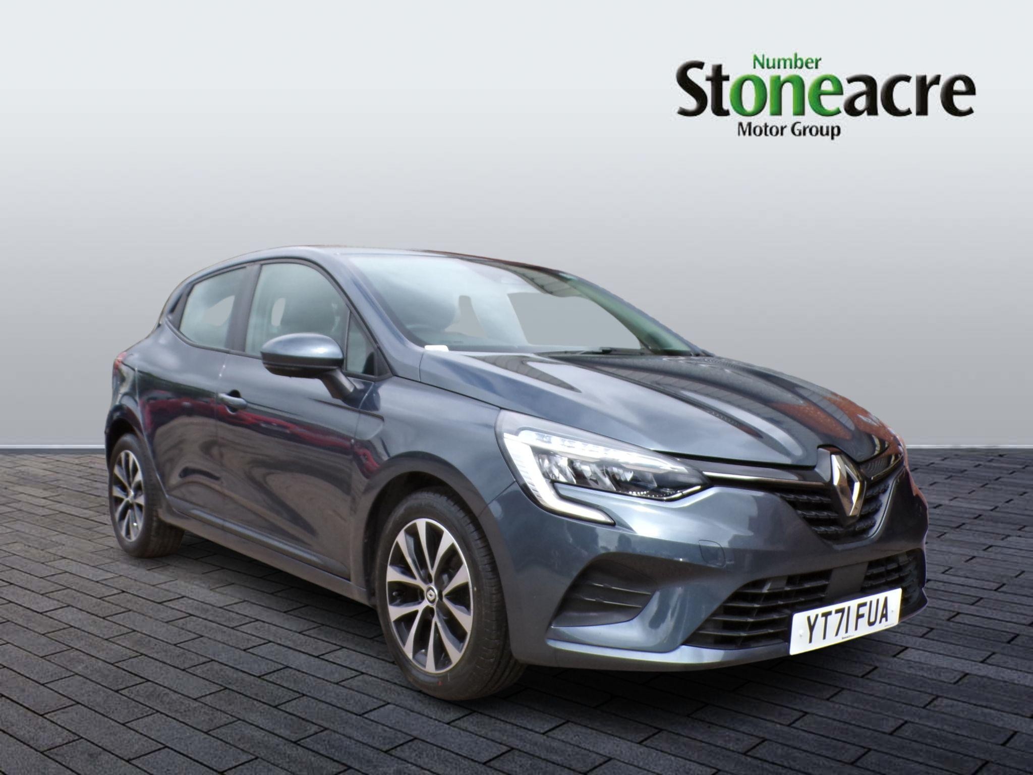 Main listing image - Renault Clio