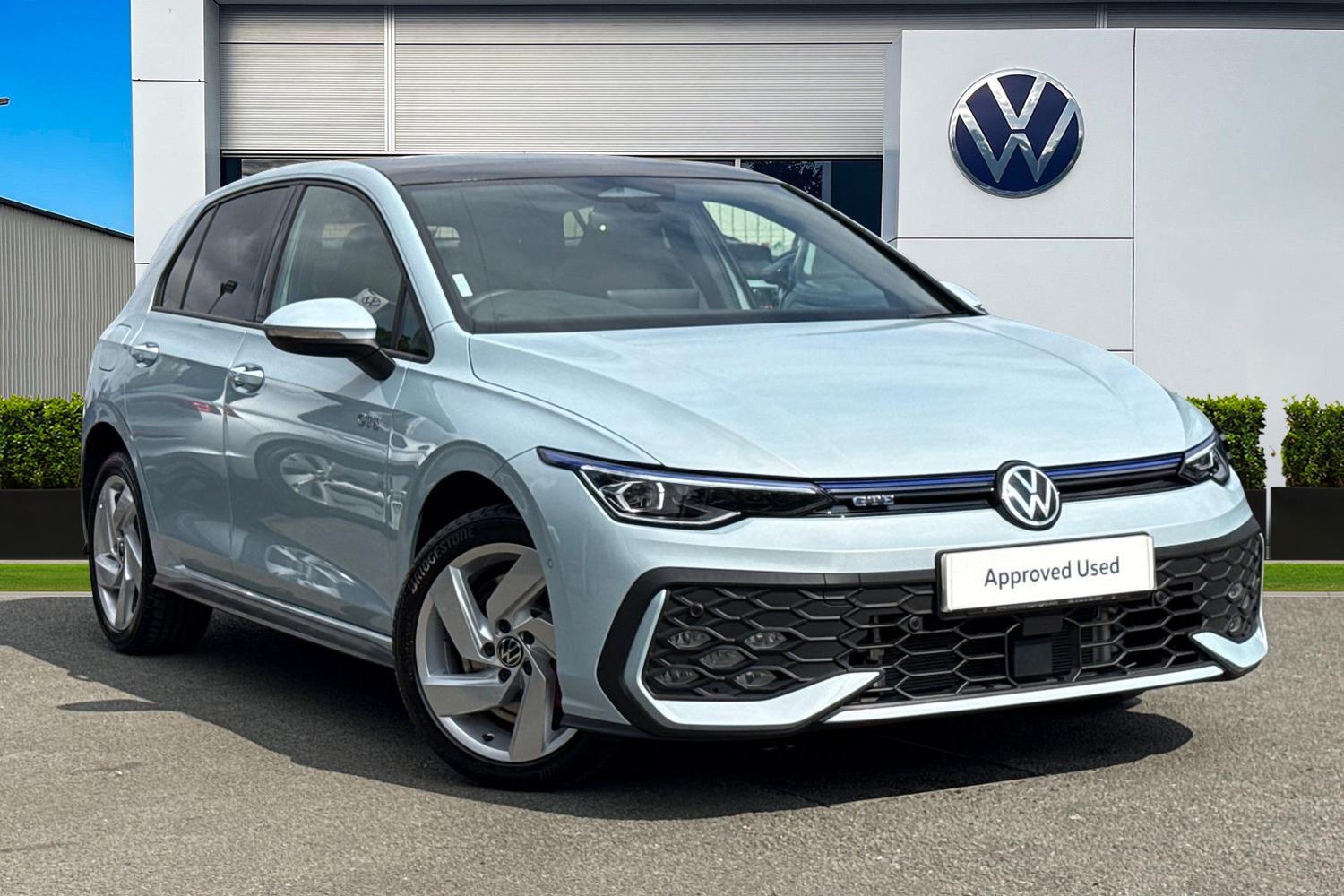 Main listing image - Volkswagen Golf