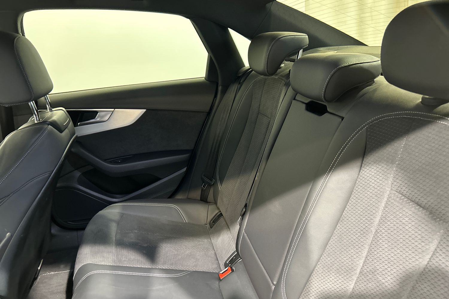 Main listing image - Audi A4