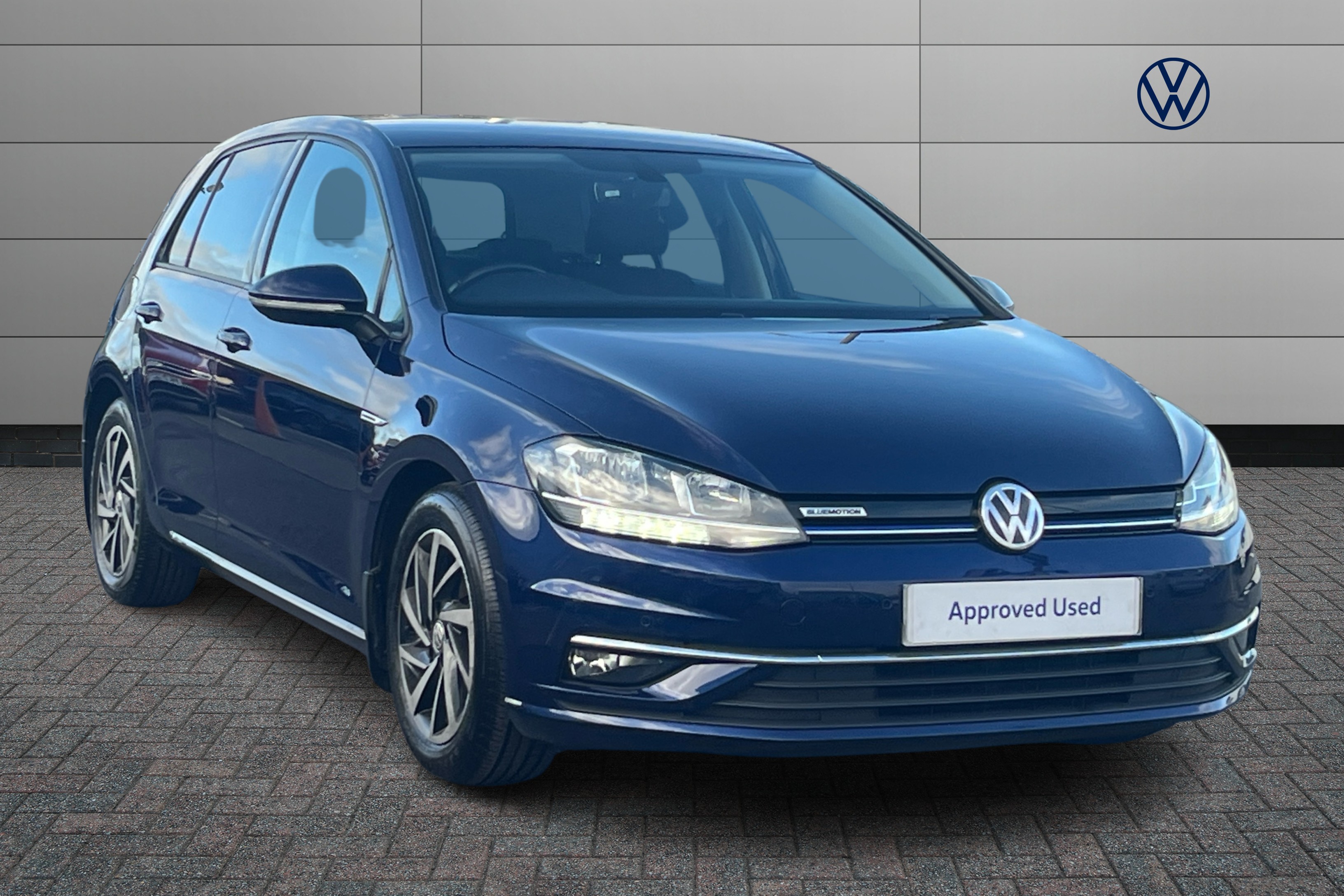 Main listing image - Volkswagen Golf