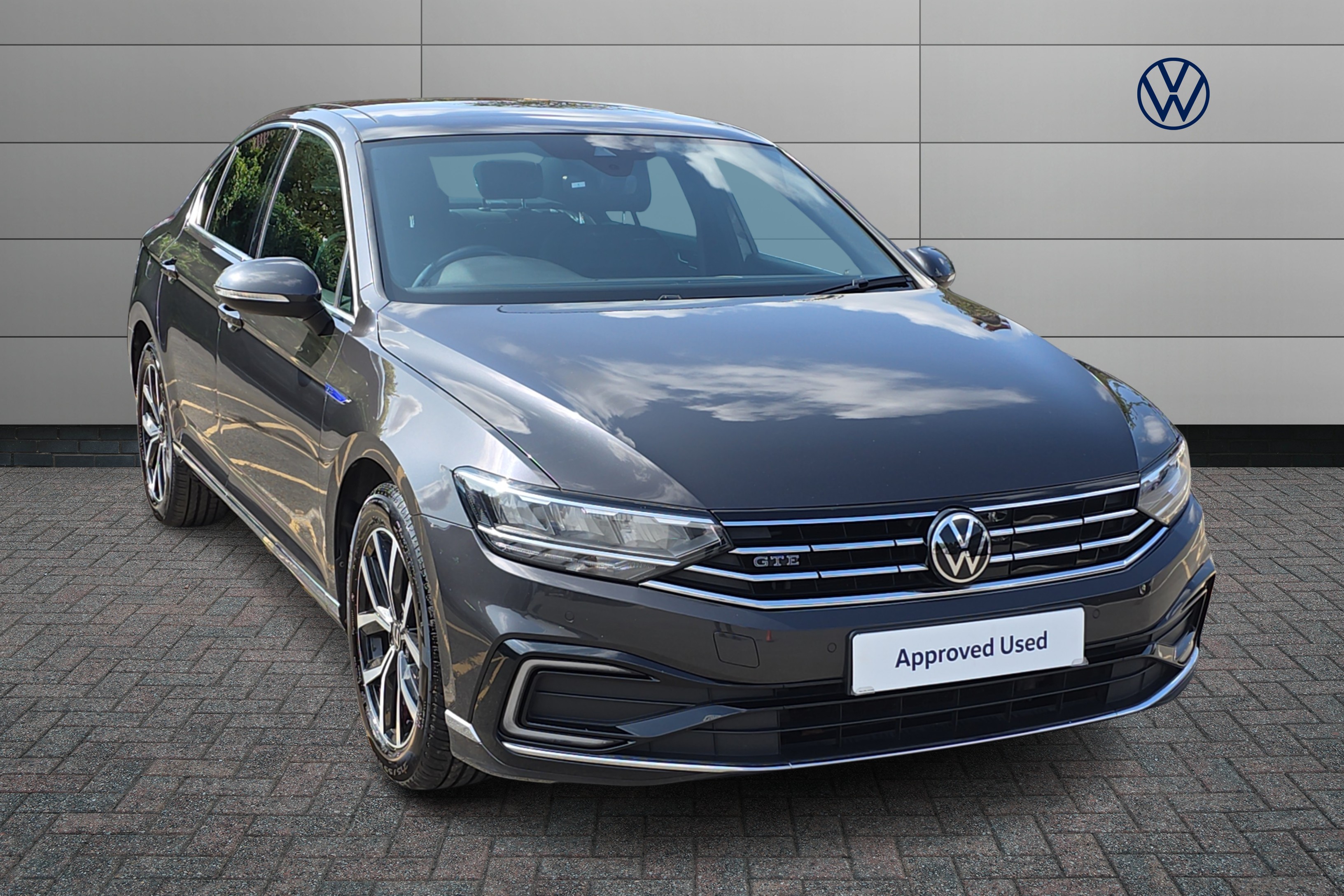 Main listing image - Volkswagen Passat GTE