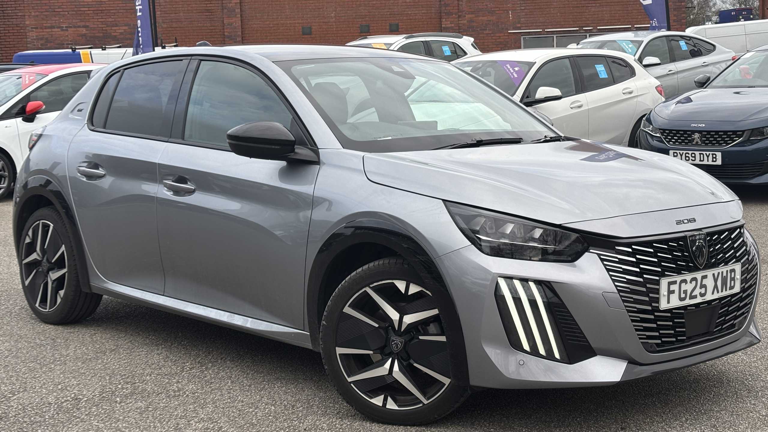 Main listing image - Peugeot 208