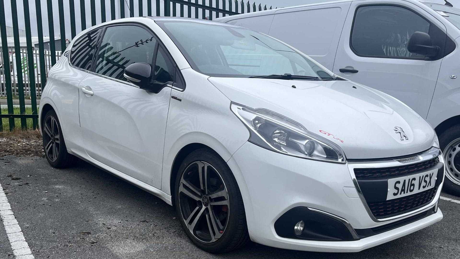 Main listing image - Peugeot 208