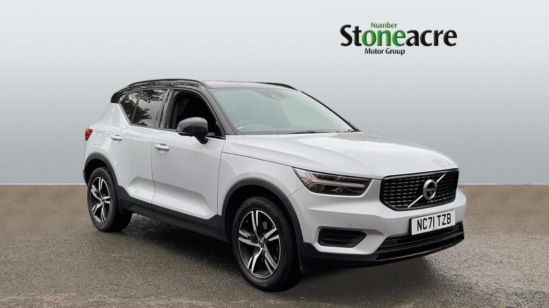 Main listing image - Volvo XC40